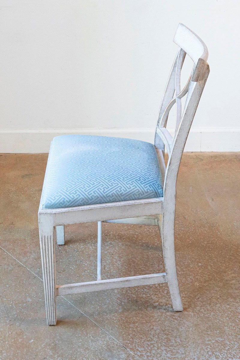 Set of 6 remaining Swedish 1900s Painted Dining Room Chairs with Sinuous Pierced Motifs - JAA