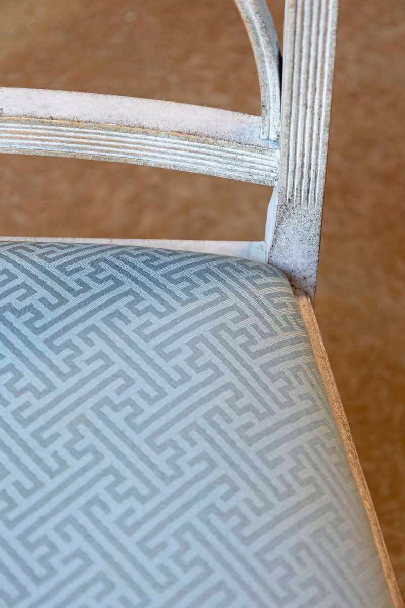 Set of 6 remaining Swedish 1900s Painted Dining Room Chairs with Sinuous Pierced Motifs - JAA