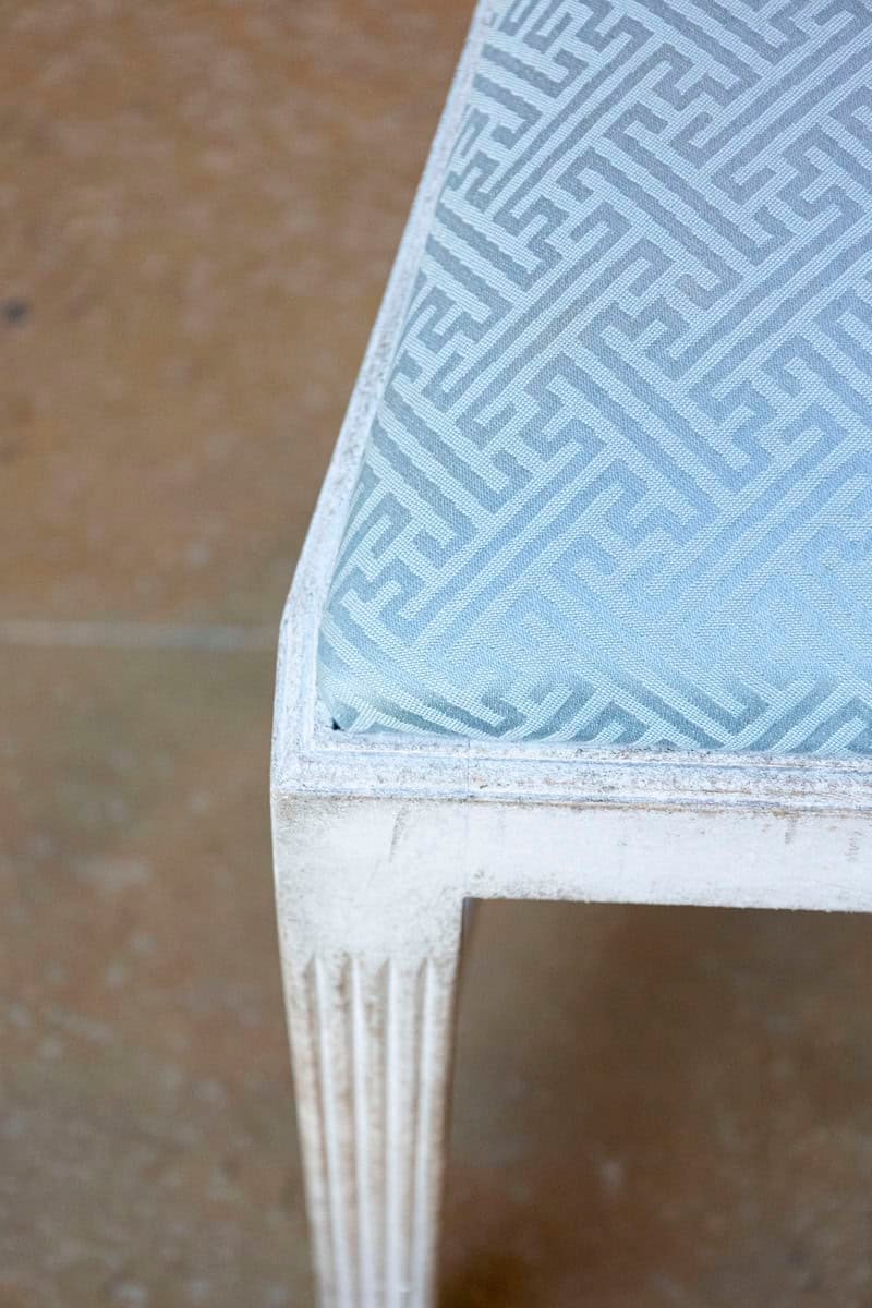 Set of 6 remaining Swedish 1900s Painted Dining Room Chairs with Sinuous Pierced Motifs - JAA