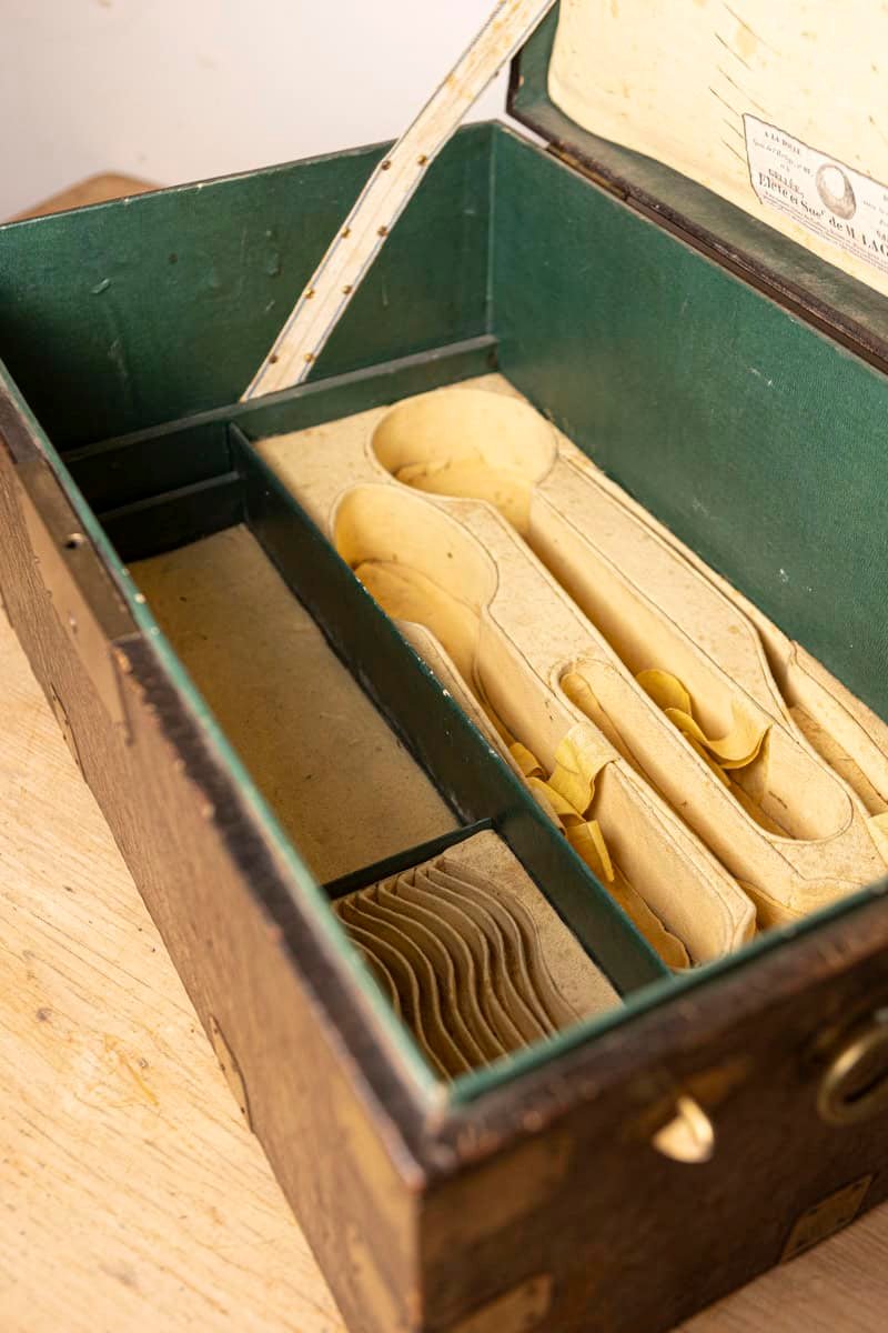 French Maison Gellée et Gainier Leather and Brass over Wood Decorative Box - JAA