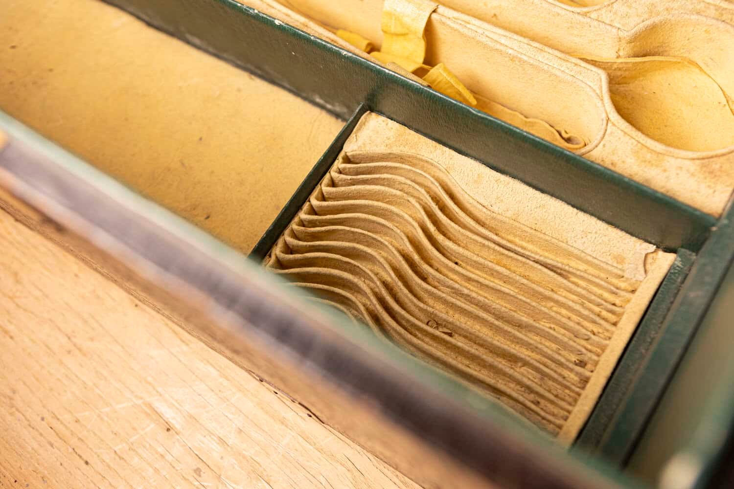 French Maison Gellée et Gainier Leather and Brass over Wood Decorative Box - JAA