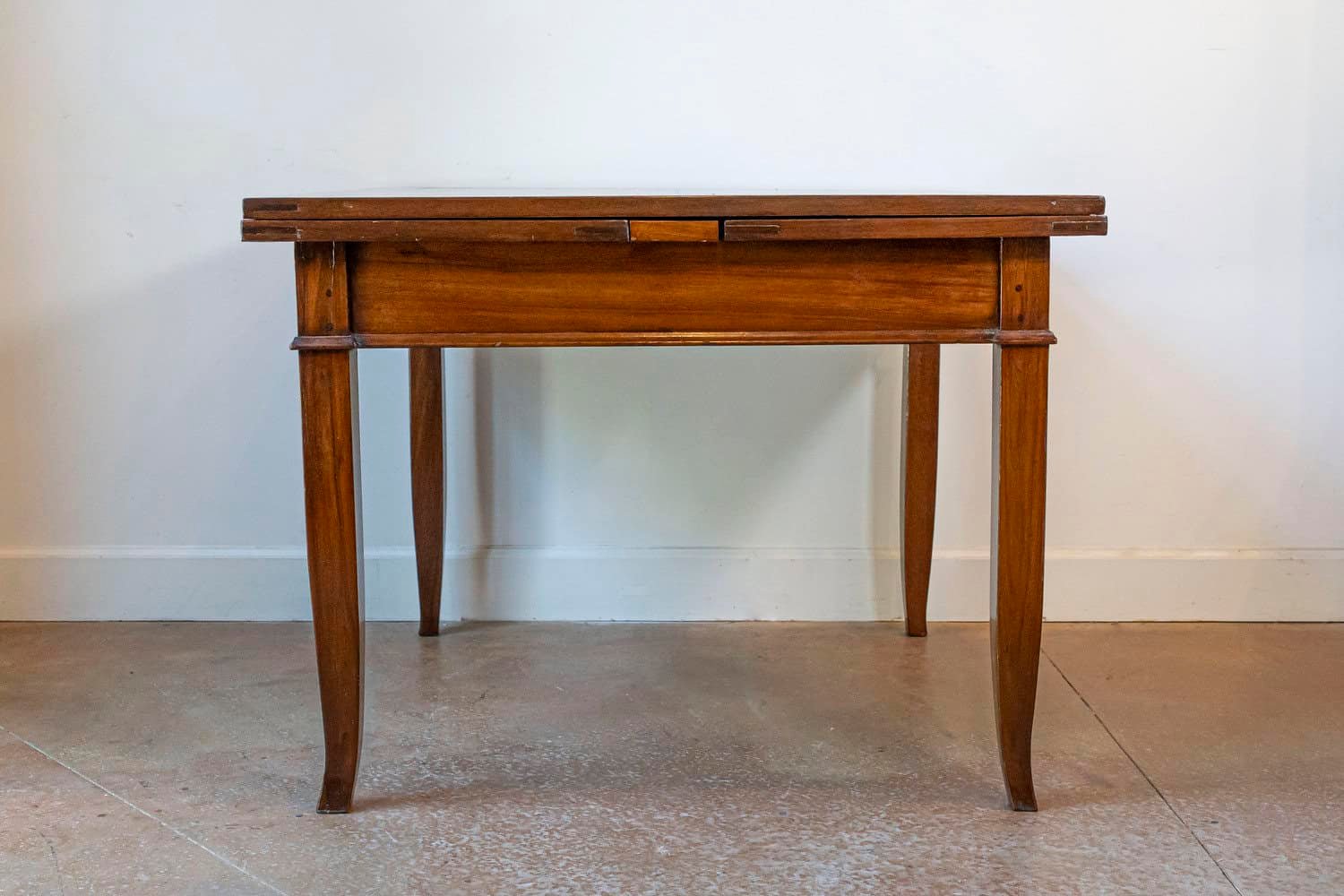 Italian, 19th Century, Walnut Table with Two Extending Leaves and Curving Legs - JAA