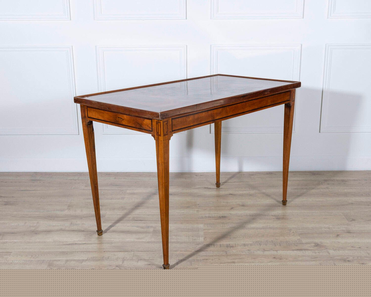 Late 18th-Century Tric Trac Games Walnut Table in Varnished Marquetry - JAA