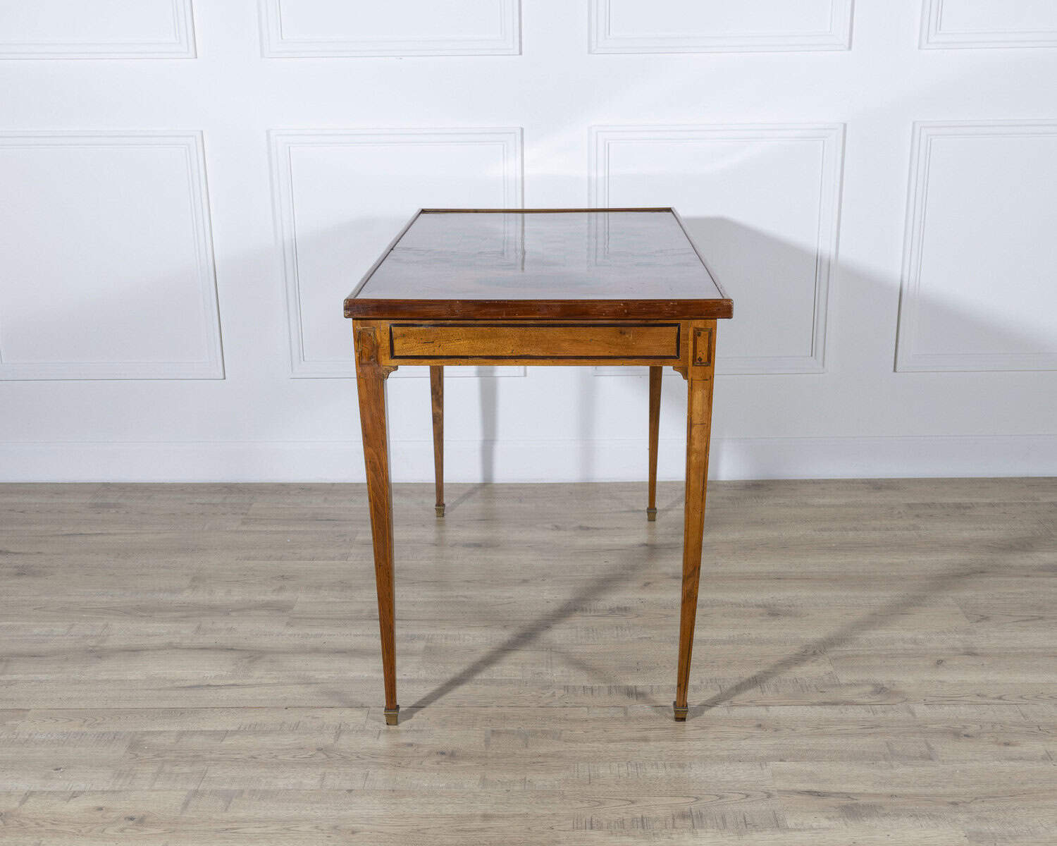 Late 18th-Century Tric Trac Games Walnut Table in Varnished Marquetry - JAA