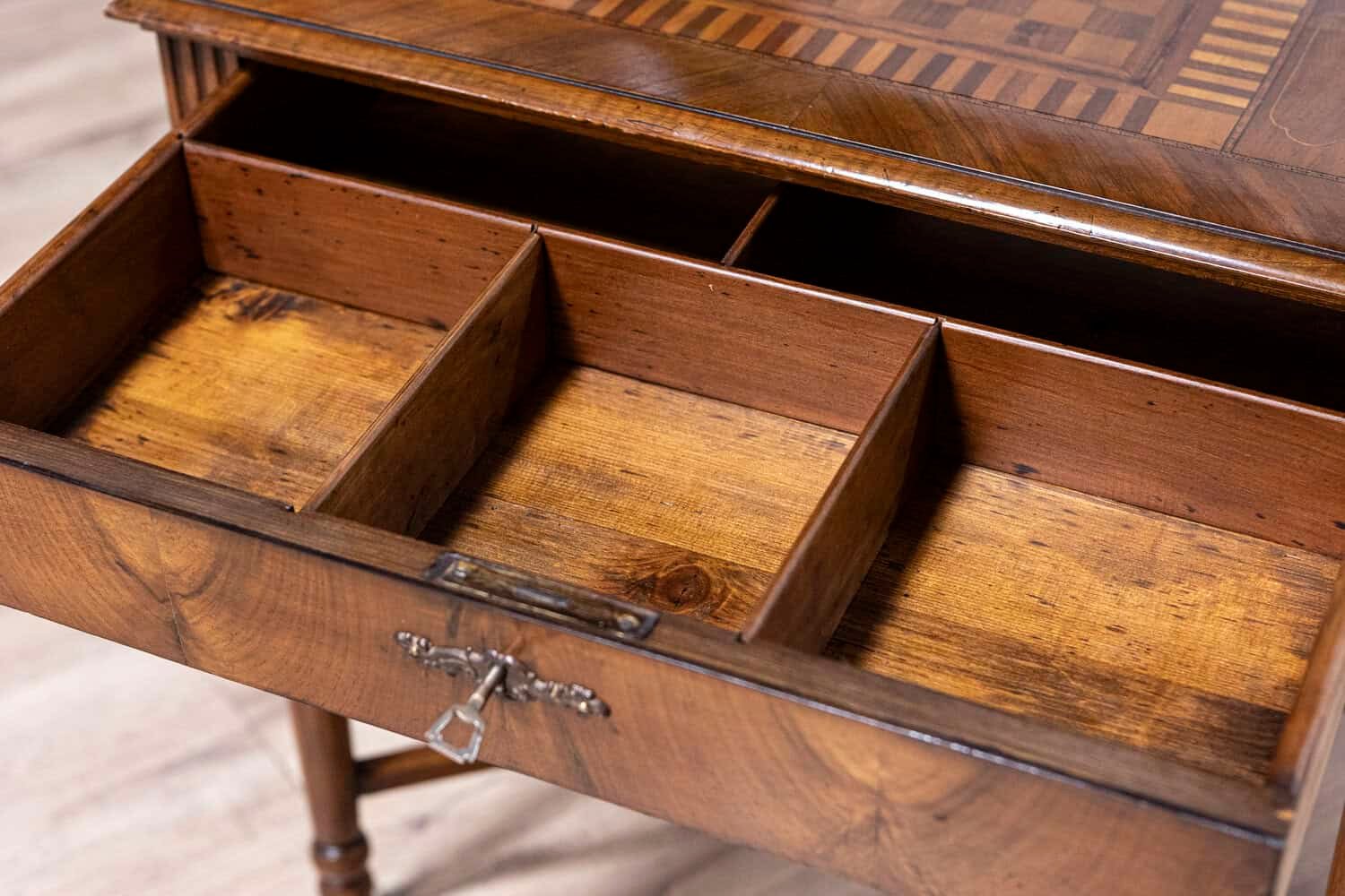 Italian 19th Century Walnut and Mahogany Game Table with Checkerboard Top - JAA