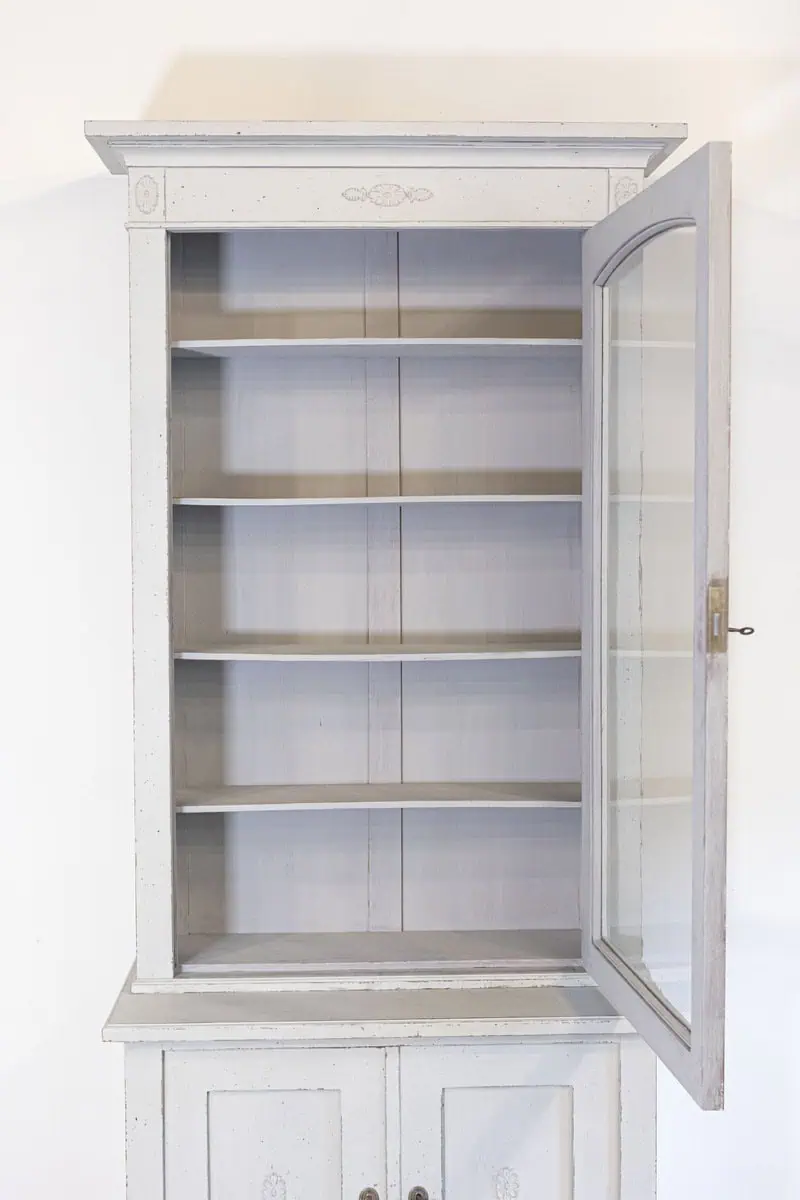 Swedish 19th Century Painted Wood Vitrine Cabinet with Glass Door and Rosettes - JAA