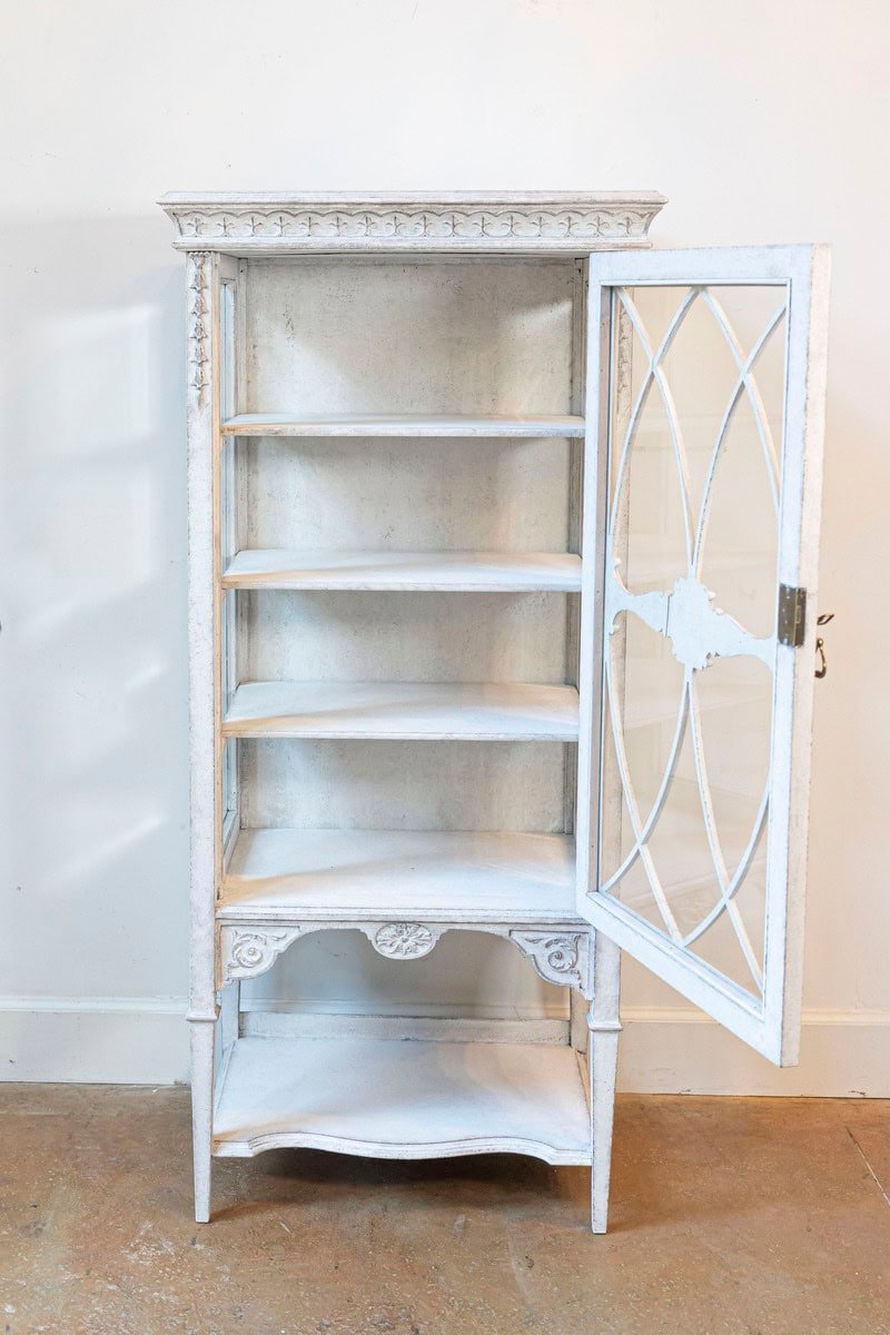 European 1890s Painted Vitrine Cabinet with Glass Door and Richly Carved Décor - JAA