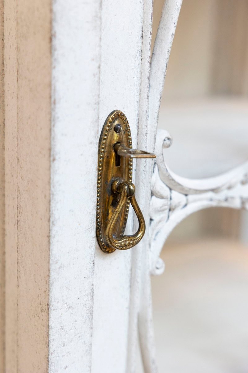 European 1890s Painted Vitrine Cabinet with Glass Door and Richly Carved Décor - JAA