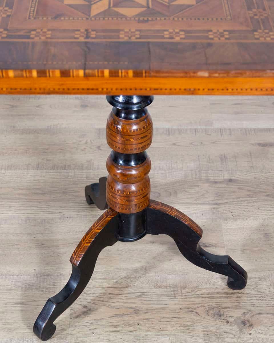 Small Italian Marquetry Table in Walnut, Rosewood, and Maple, First Half of the 19th Century - JAA