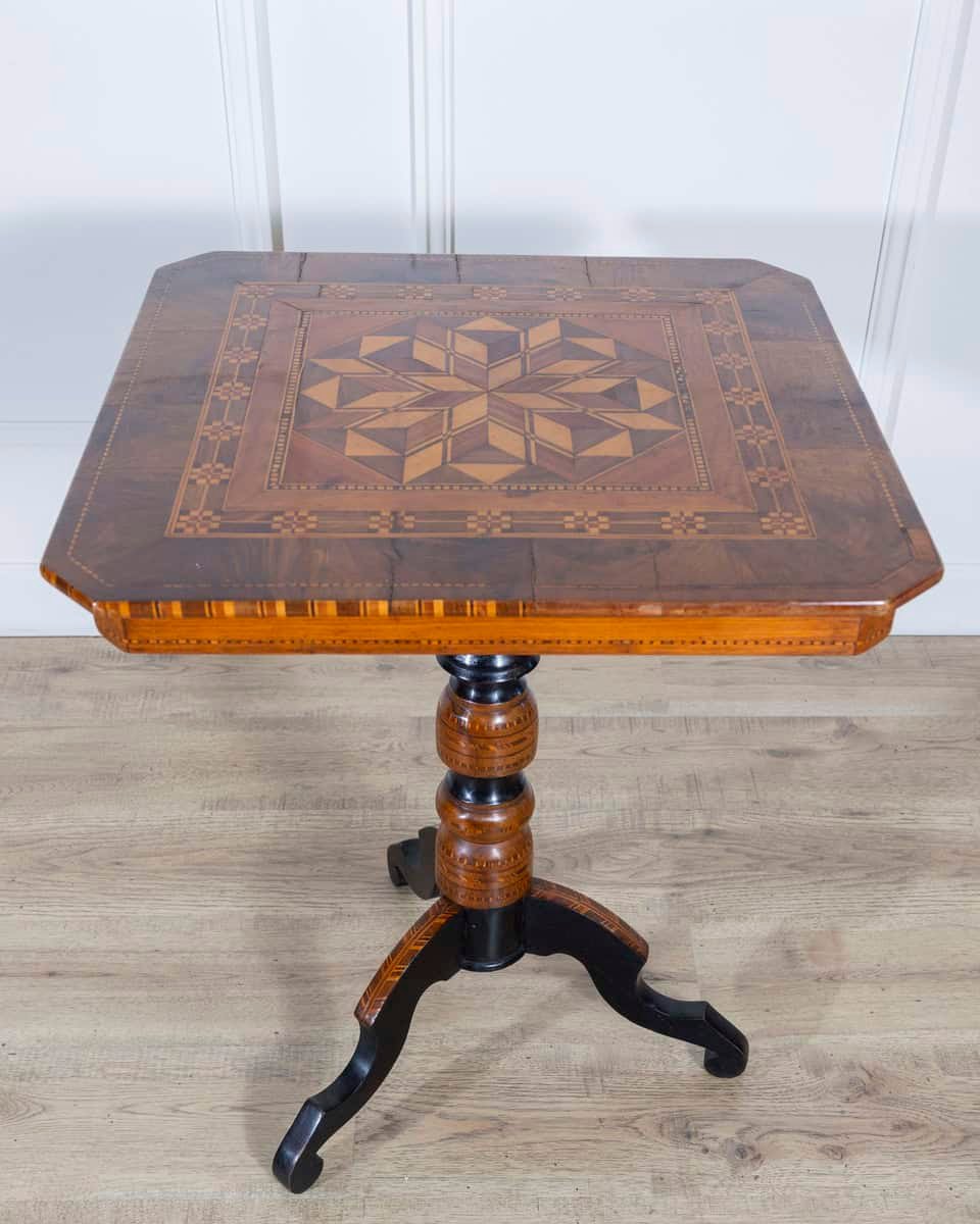 Small Italian Marquetry Table in Walnut, Rosewood, and Maple, First Half of the 19th Century - JAA
