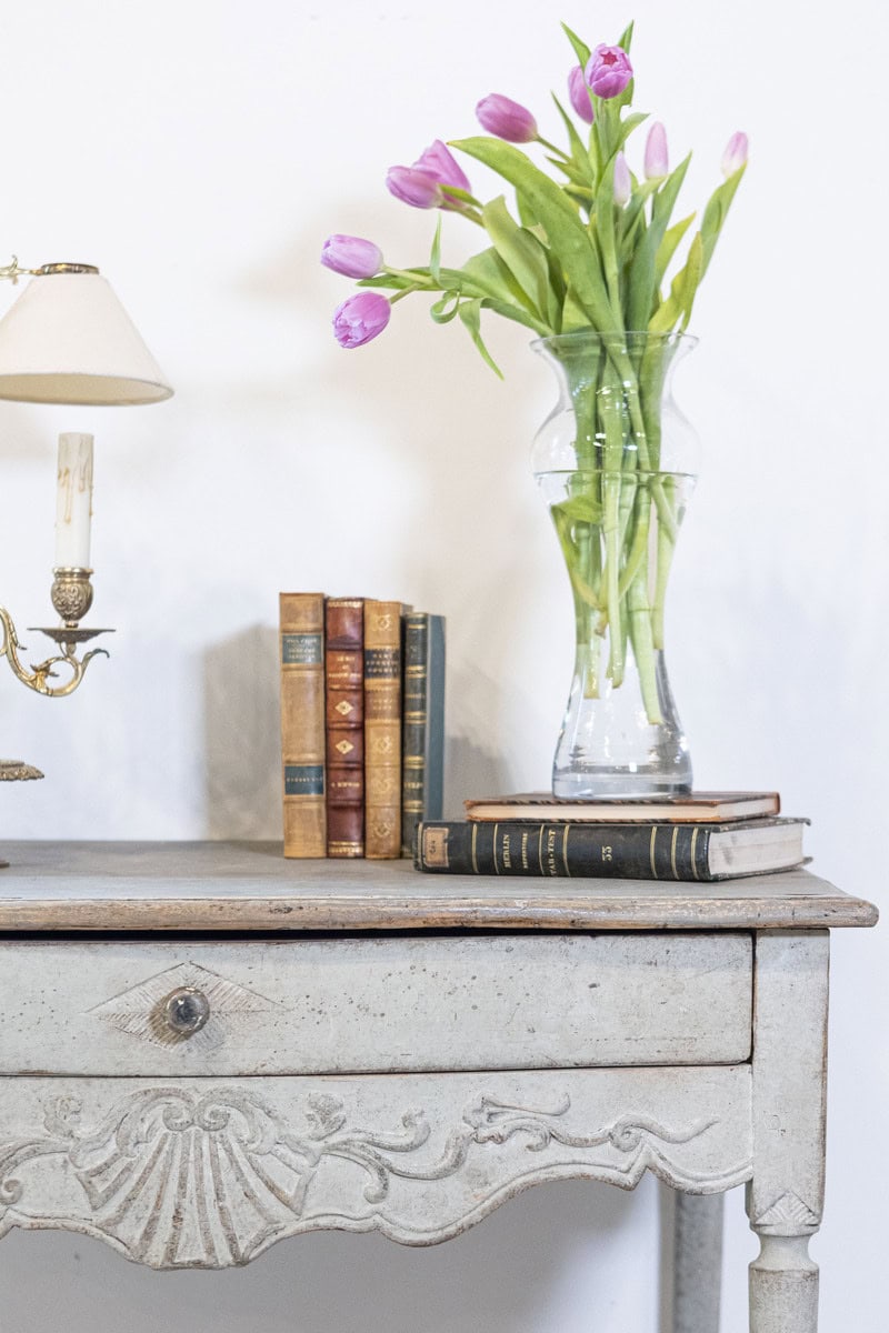 Swedish 1810s Period Gustavian Painted Side Table with Drawer and Carved Apron - JAA