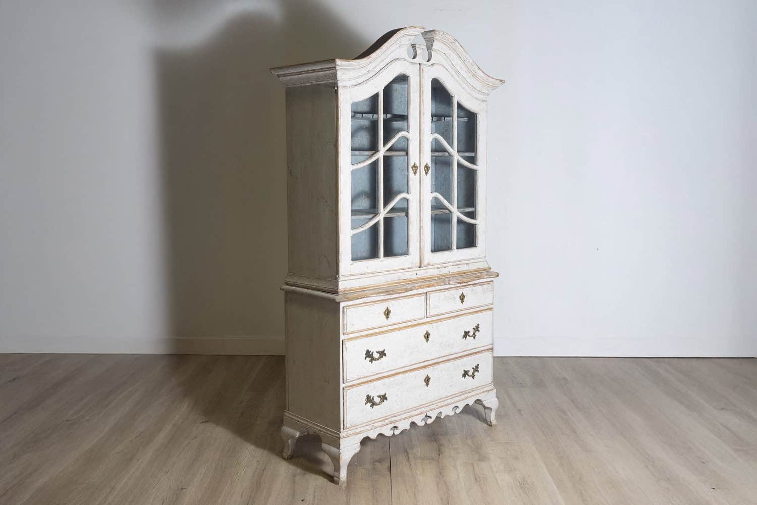 Rococo Style 1850s Swedish Light Grey Painted Bonnet Top Vitrine Cabinet - JAA