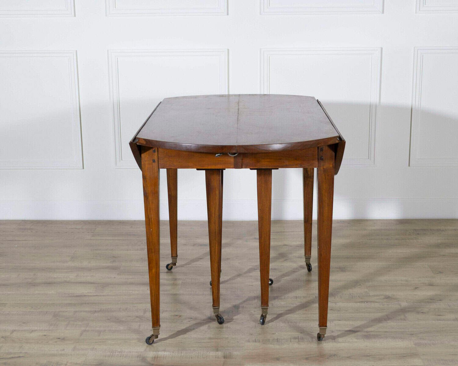Table 8 feet, early 20th century Restoration style, solid walnut - JAA