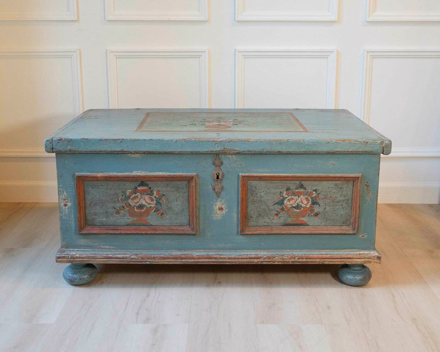 Early 19th-Century Alpine Painted Chest in Fir with Floral Decoration - JAA