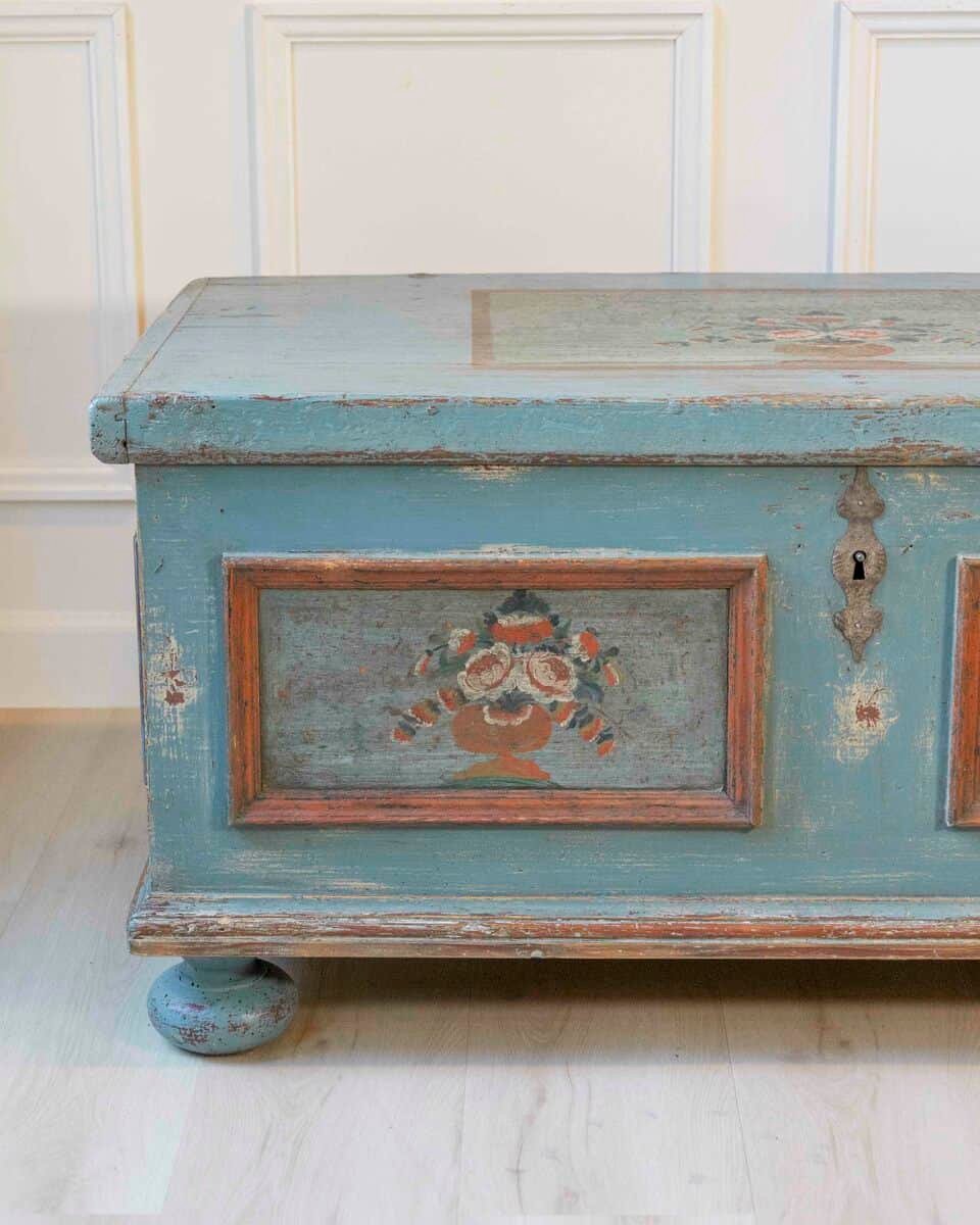 Early 19th-Century Alpine Painted Chest in Fir with Floral Decoration - JAA