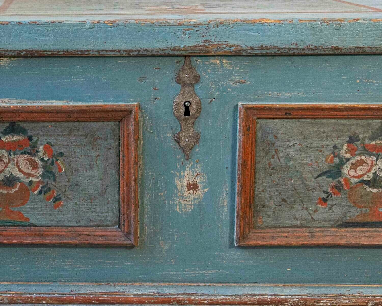 Early 19th-Century Alpine Painted Chest in Fir with Floral Decoration - JAA