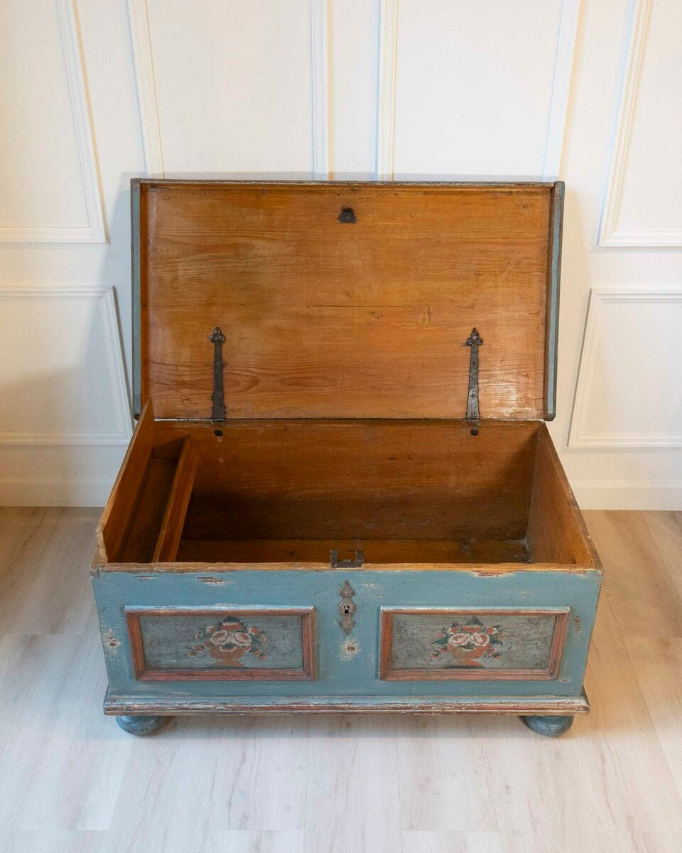 Early 19th-Century Alpine Painted Chest in Fir with Floral Decoration - JAA