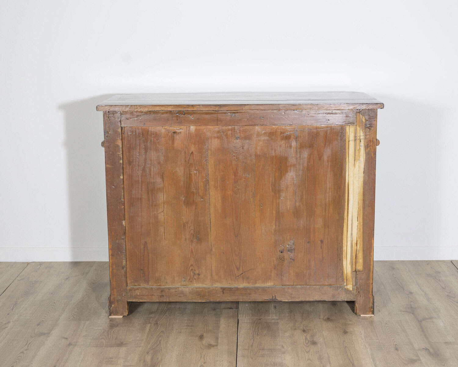 Pair of 18th Century Italian Walnut Commodes with Serpentine Fronts - JAA