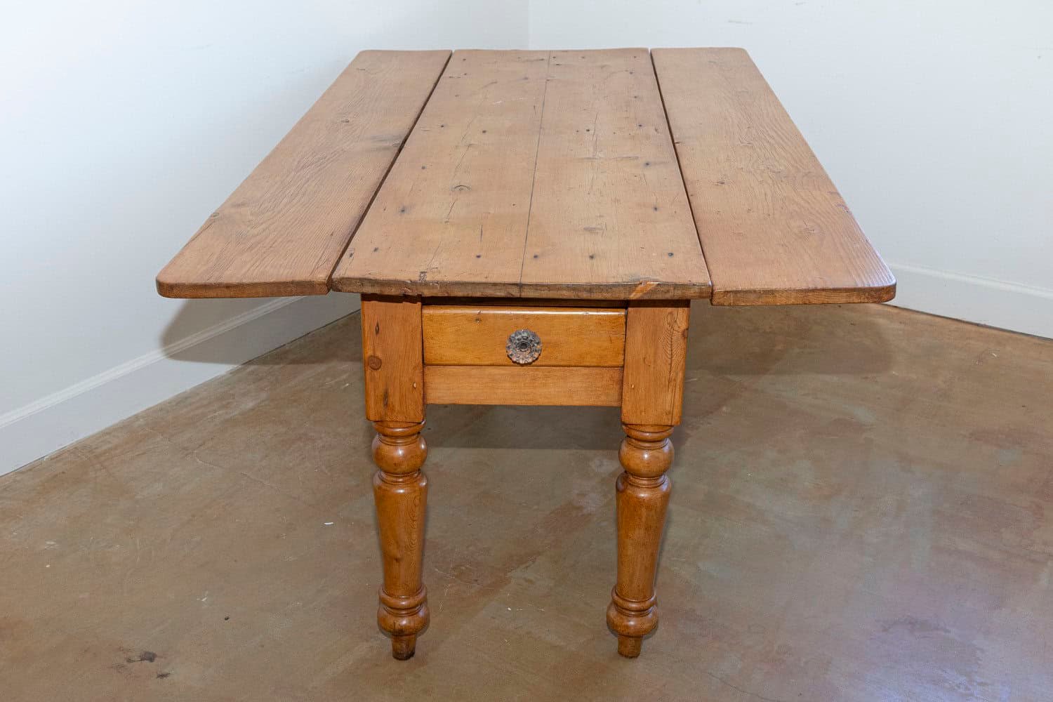 English 1875s Pine Drop Leaf Table with Two Lateral Drawers and Turned Legs - JAA