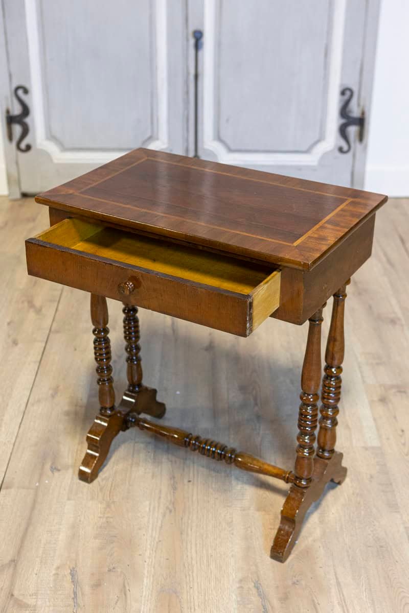 Italian 19th Century Walnut Side Table with Inlaid Banding and Turned Legs - JAA