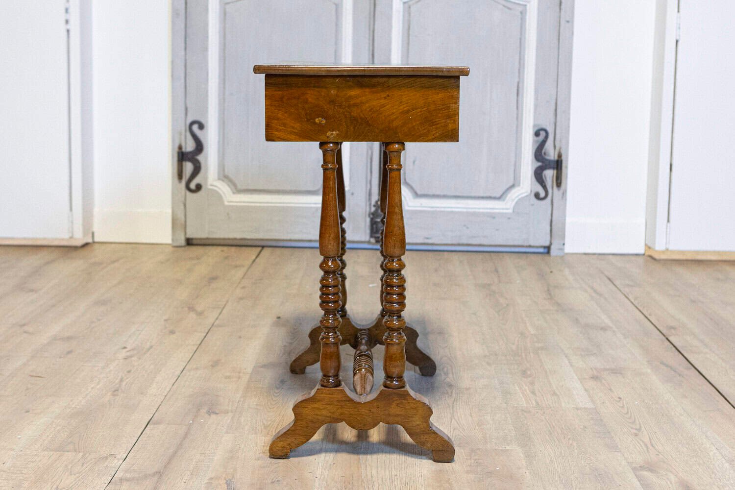 Italian 19th Century Walnut Side Table with Inlaid Banding and Turned Legs - JAA