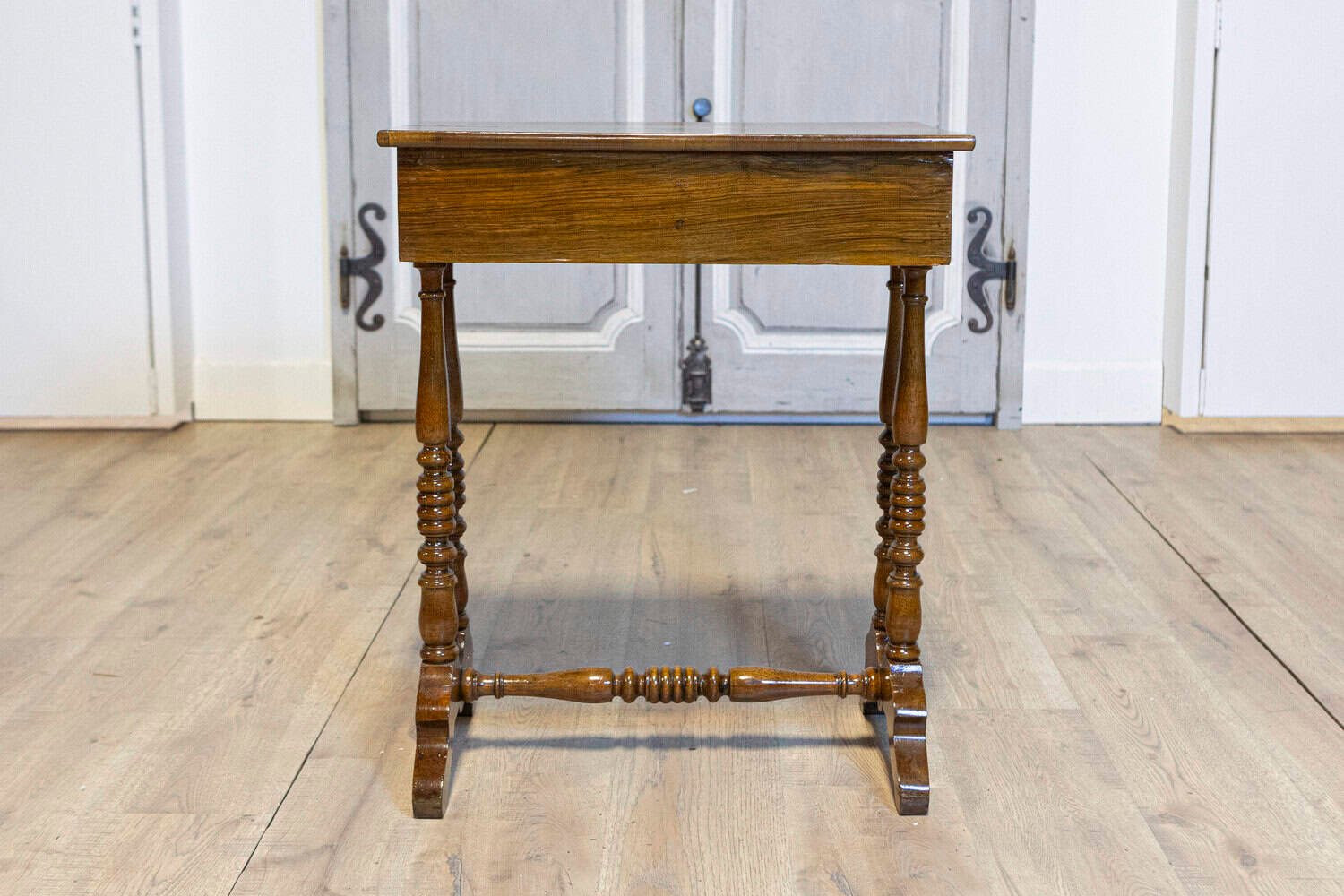 Italian 19th Century Walnut Side Table with Inlaid Banding and Turned Legs - JAA
