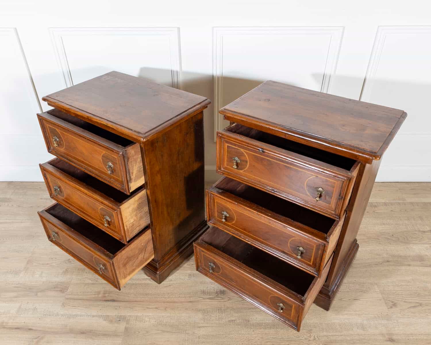 Rare Pair of Small Walnut Commodes, Central Italy, c.1700 - JAA