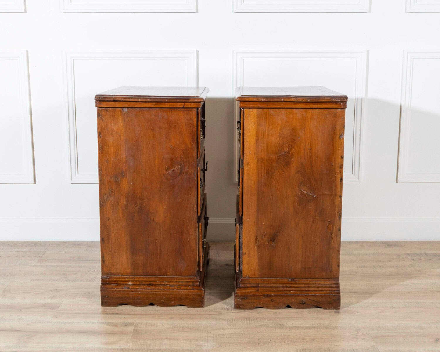 Rare Pair of Small Walnut Commodes, Central Italy, c.1700 - JAA