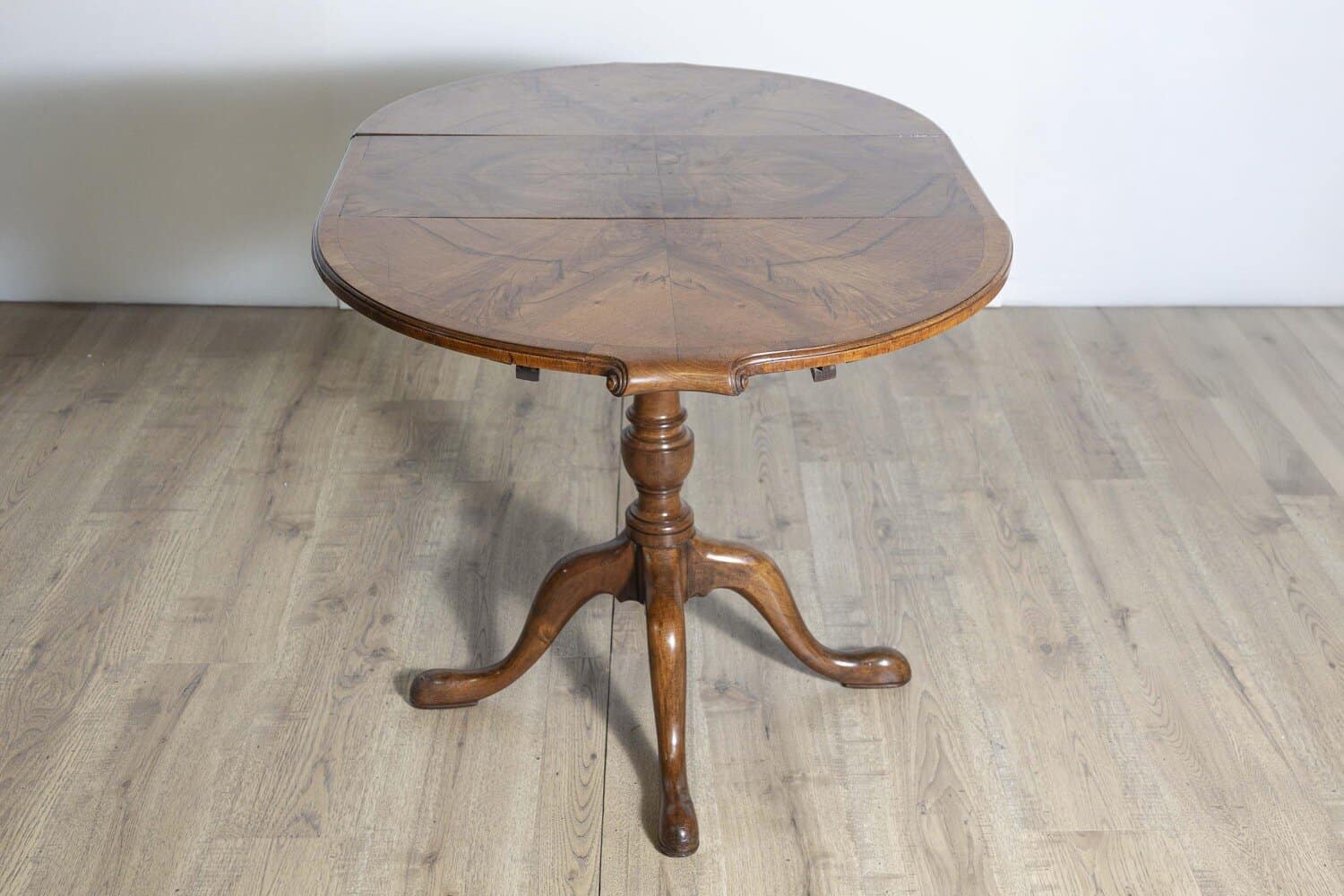 Small Early 20th Century Walnut Occasional Extension Table with One Leaf Circa 1920 - JAA