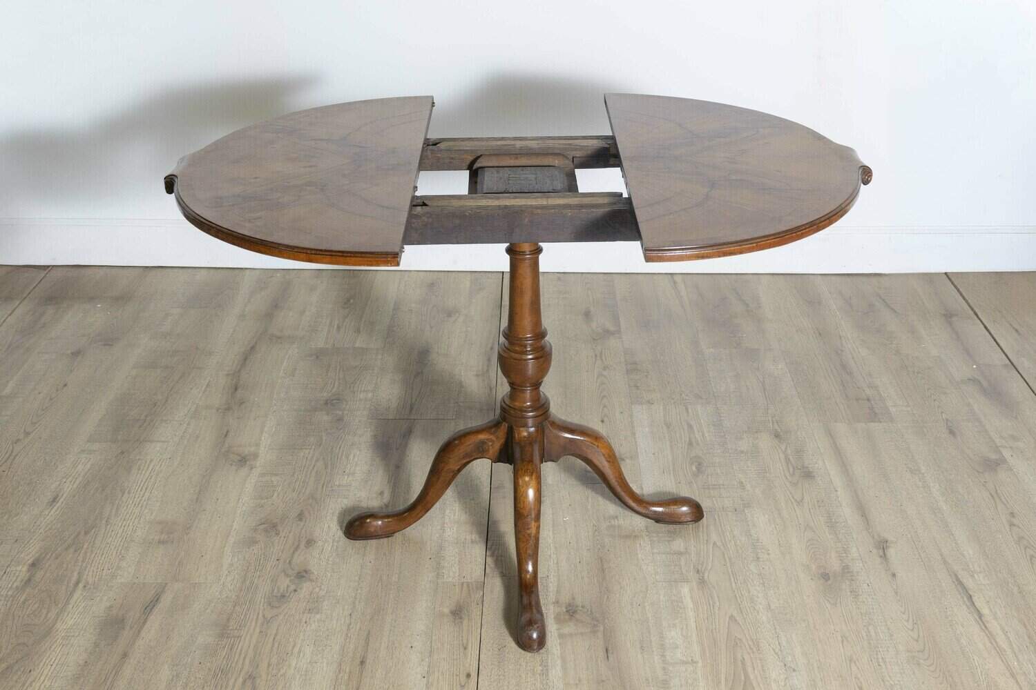 Small Early 20th Century Walnut Occasional Extension Table with One Leaf Circa 1920 - JAA