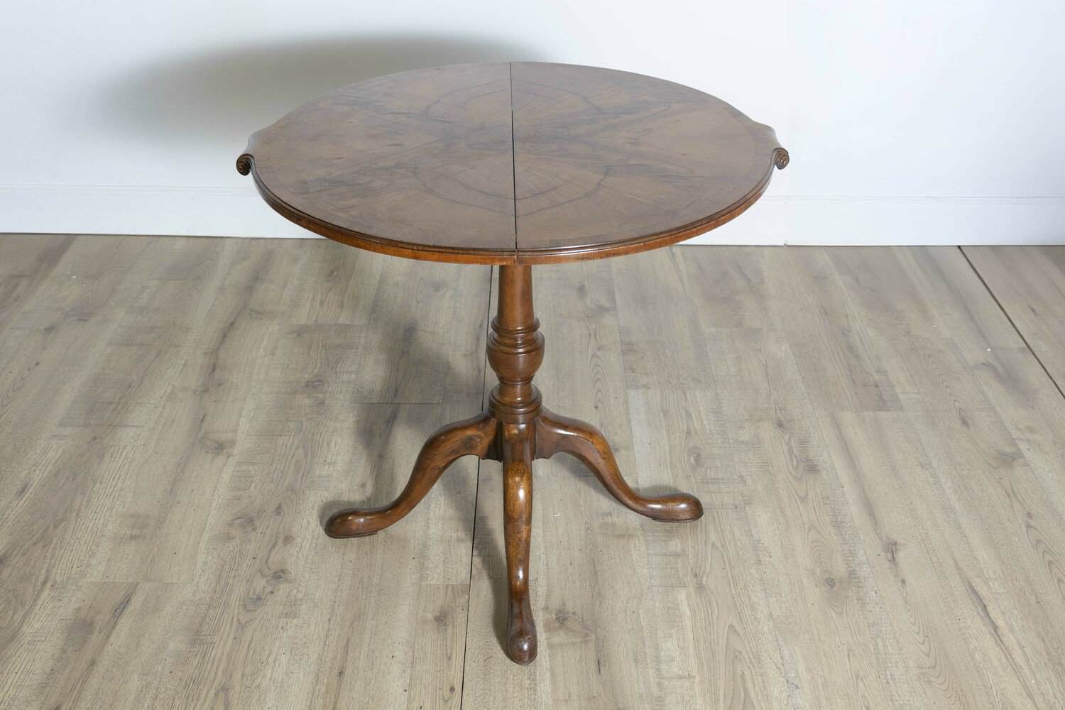 Small Early 20th Century Walnut Occasional Extension Table with One Leaf Circa 1920 - JAA