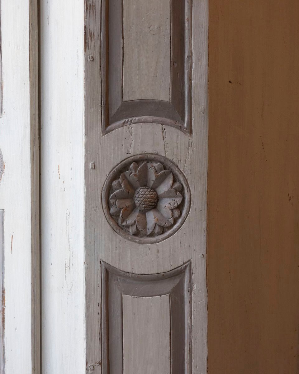 19th-Century Alpine Painted Cupboard in White and Gray - JAA