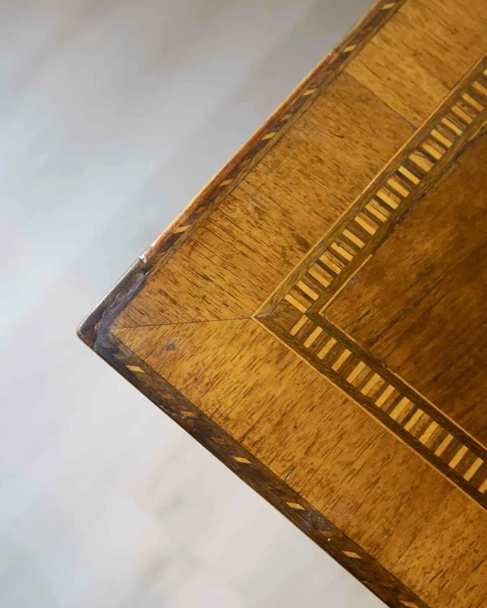 Small Walnut Veneered Desk Inlaid With Different Woods, Tuscany, Late 18th Century - JAA