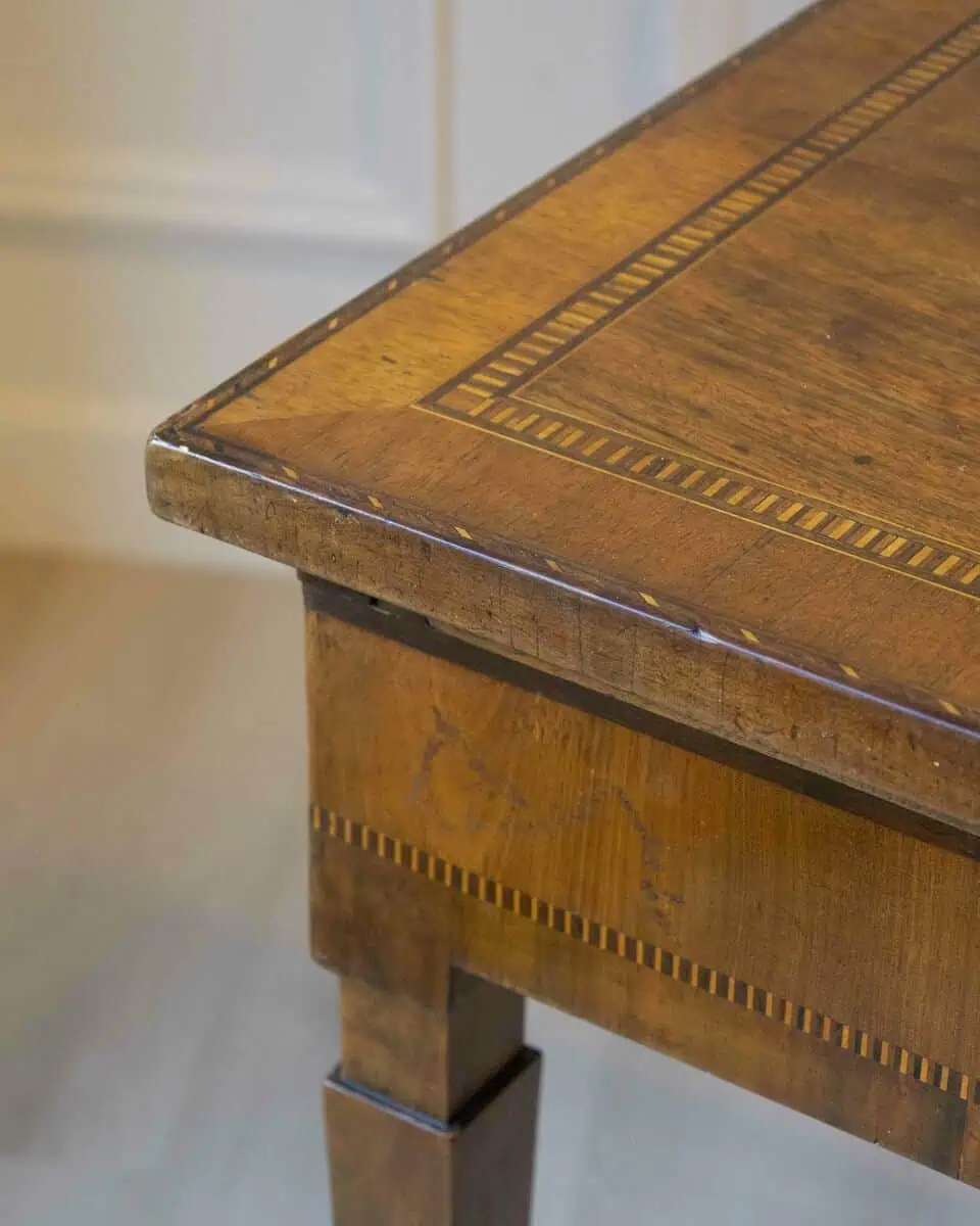 Small Walnut Veneered Desk Inlaid With Different Woods, Tuscany, Late 18th Century - JAA