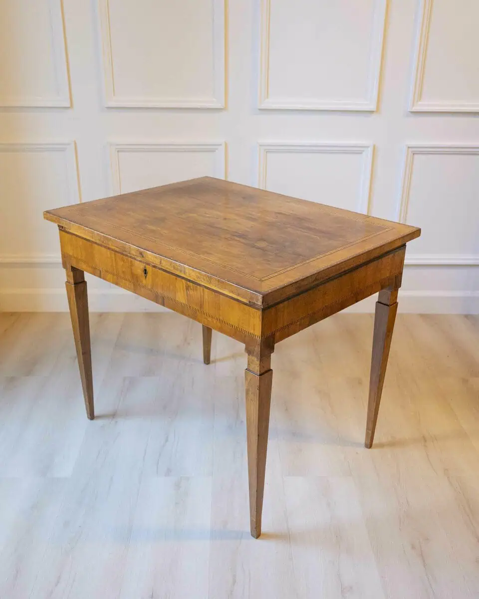 Small Walnut Veneered Desk Inlaid With Different Woods, Tuscany, Late 18th Century - JAA