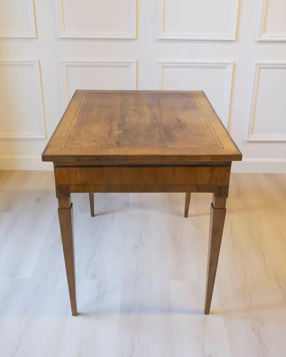 Small Walnut Veneered Desk Inlaid With Different Woods, Tuscany, Late 18th Century - JAA