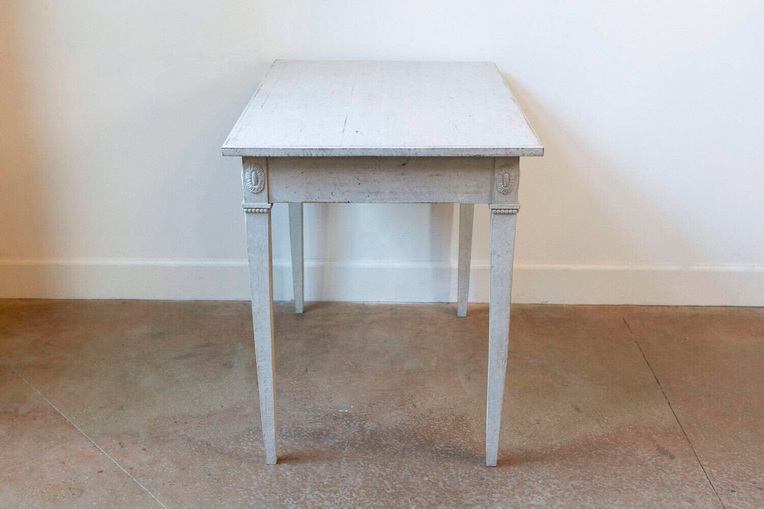 Swedish Gustavian Style 1880s Painted Wood Table with Carved Rosettes and Beads - JAA