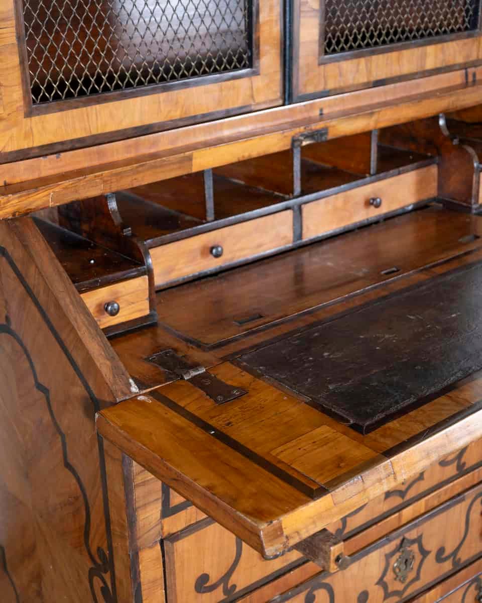 Veneered And Inlaid Italian Secretaire - 18th Century - JAA