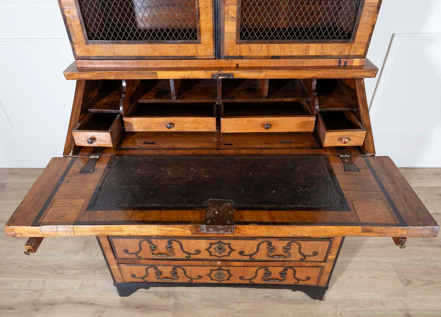 Veneered And Inlaid Italian Secretaire - 18th Century - JAA