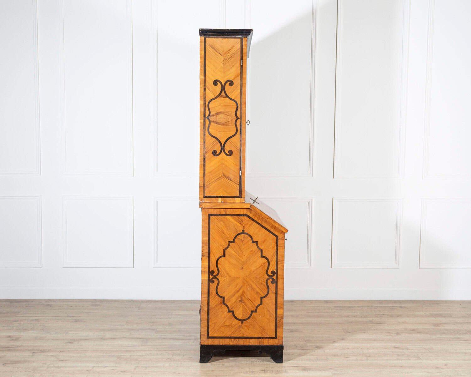 Veneered And Inlaid Italian Secretaire - 18th Century - JAA