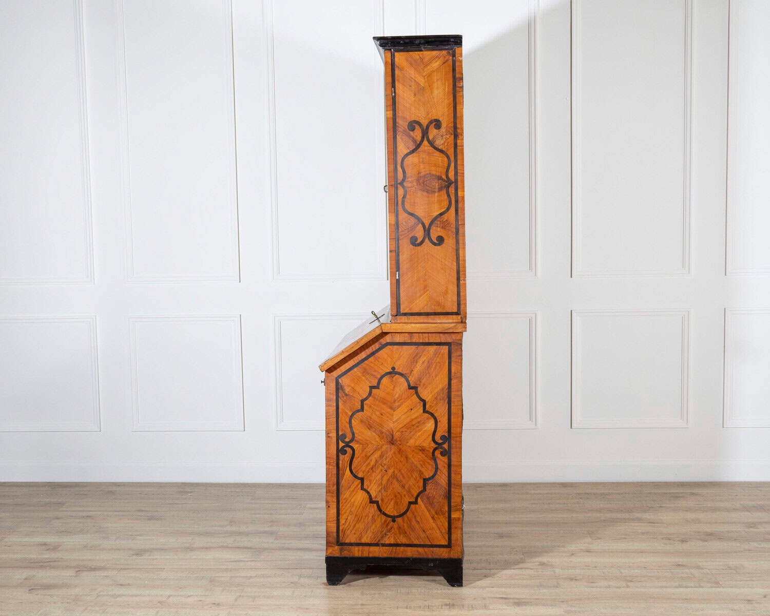 Veneered And Inlaid Italian Secretaire - 18th Century - JAA