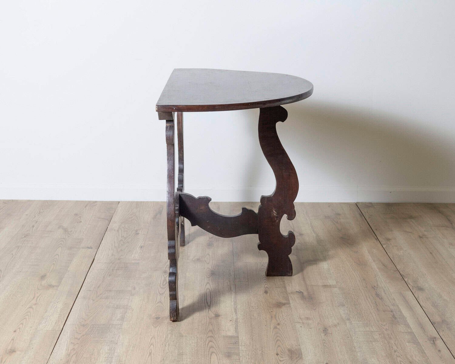 Late 17th Century Pair Of Walnut Consoles - JAA