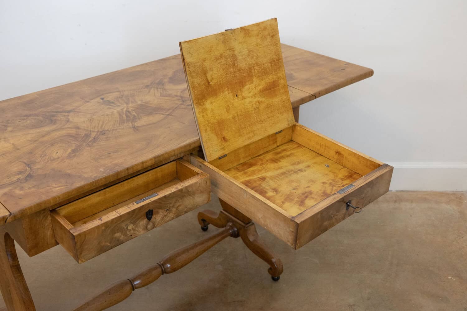 Swedish Empire Revival 1870s Birch Sofa Table with Drop Leaves and Carved Legs - JAA