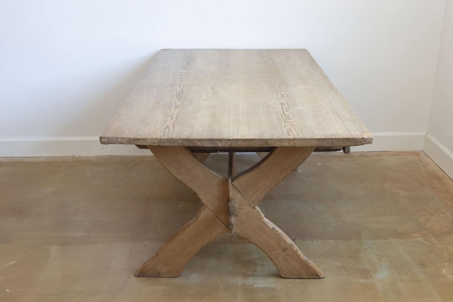 Swedish 1790s European Pine Sawbuck Table with Drawer and Double X-Form Legs - JAA