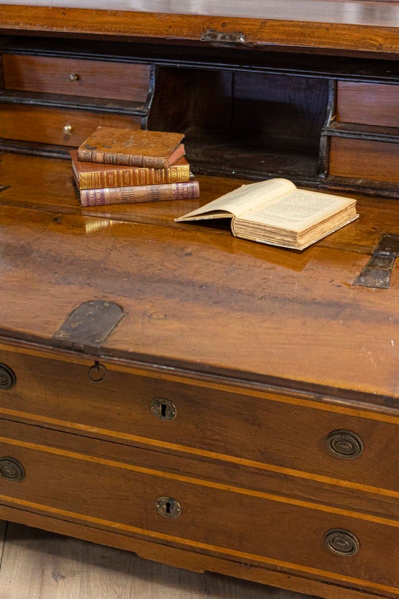 Italian 18th Century Walnut Slant-Front Secretaire with Ash Inlay and Marquetry - JAA
