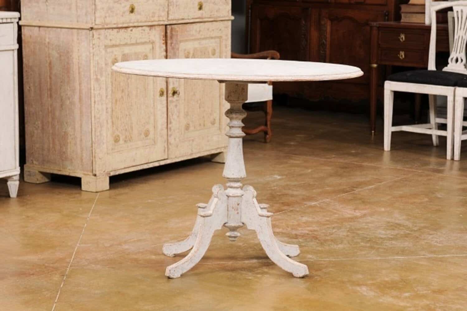 Swedish 1880s Painted Wood Guéridon Table with Oval Top and Pedestal Base - JAA