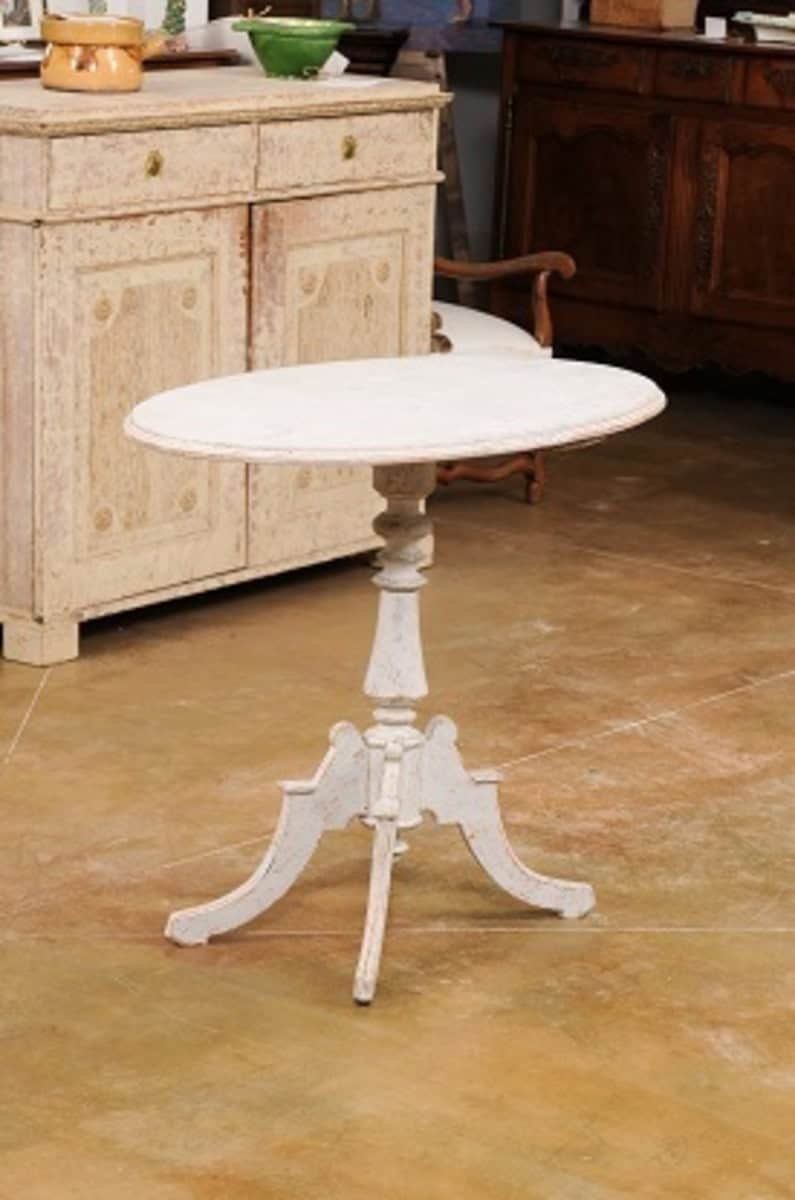 Swedish 1880s Painted Wood Guéridon Table with Oval Top and Pedestal Base - JAA