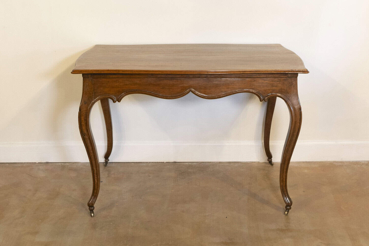 Italian Rococo Early 19th Century Table with Carved Apron and Cabriole Legs - JAA
