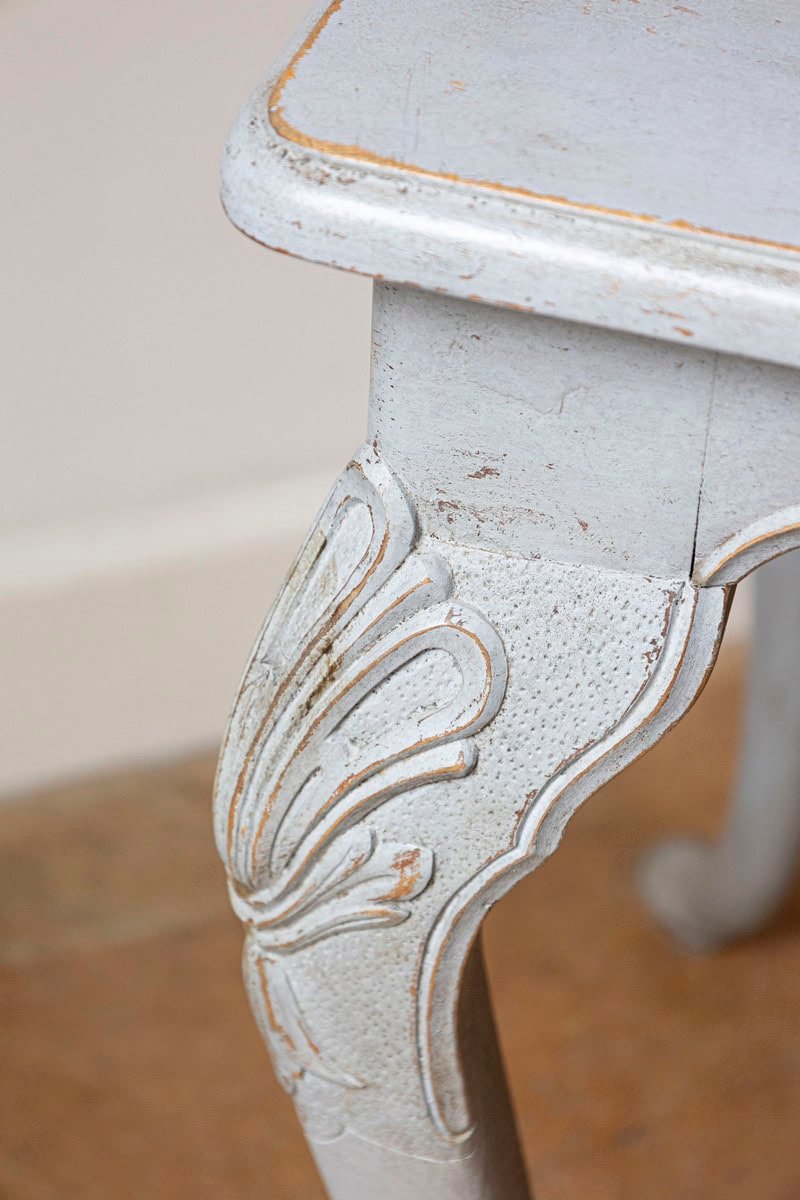 Swedish Rococo Revival Painted Wood Side Table with Scalloped Apron, circa 1890 - JAA