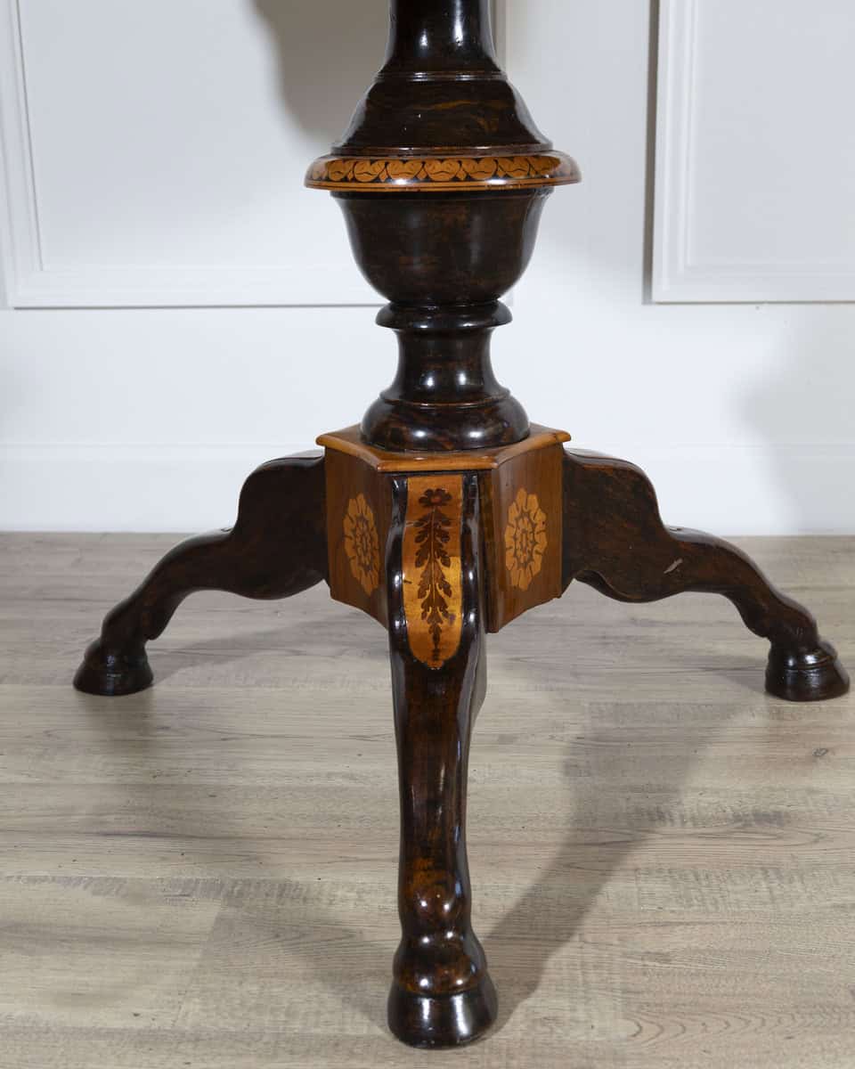 Italian Early 19th-Century Walnut Center Table with Fruitwood Marquetry - JAA